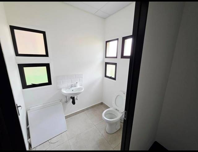 BUSINESS PROPERTY TO RENT IN LYNNWOOD
